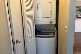 100 Cambridge Dr, Copiague, NY 11726 - Photo 15