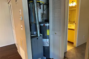 100 Cambridge Dr, Copiague, NY 11726 - Photo 13