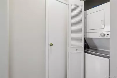 100 S Cambridge Drive S #100, Copiague, NY 11726 - Photo 29