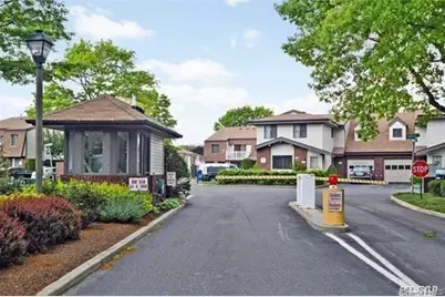 100 S Cambridge Drive S #100, Copiague, NY 11726 - Photo 39