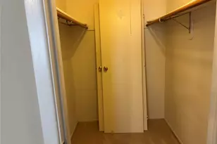 100 Cambridge Dr, Copiague, NY 11726 - Photo 9