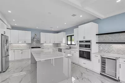 557 Knoll Court, Seaford, NY 11783 - Photo 3
