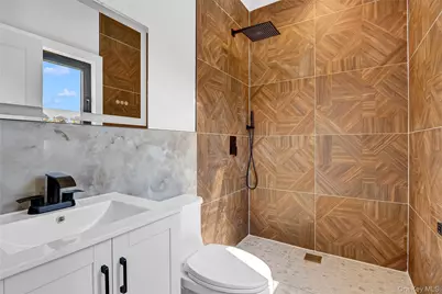 557 Knoll Court, Seaford, NY 11783 - Photo 17