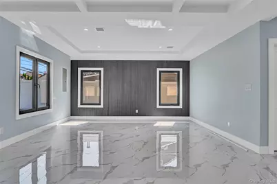 557 Knoll Court, Seaford, NY 11783 - Photo 7