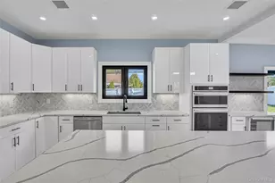 557 Knoll Ct, Seaford, NY 11783 - Photo 11