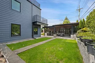 49-02 Marathon Pkwy, Little Neck, NY 11362 - Photo 37