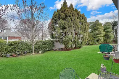 103 Narragansett Villas Drive, Lindenhurst, NY 11757 - Photo 21