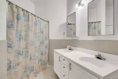 103 Narragansett Villas Drive, Lindenhurst, NY 11757 - Photo 19