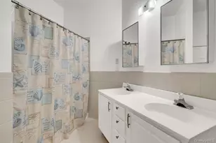 103 Narragansett Villas Dr, Lindenhurst, NY 11757 - Photo 19