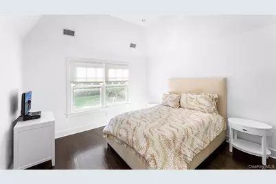 14 W Hills Court, Southampton, NY 11968 - Photo 15