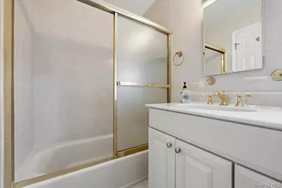 16 Seaway Drive, Copiague, NY 11726 - Photo 31