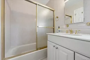 16 Seaway Dr, Copiague, NY 11726 - Photo 31