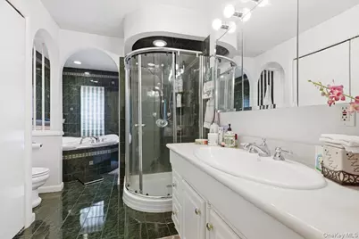 16 Seaway Drive, Copiague, NY 11726 - Photo 21