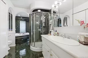 16 Seaway Dr, Copiague, NY 11726 - Photo 21