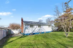 169 Charter Oaks Ave, Brentwood, NY 11717 - Photo 23