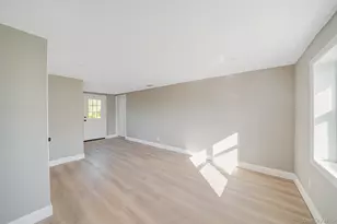 20 Marilynn St, East Islip, NY 11730 - Photo 25