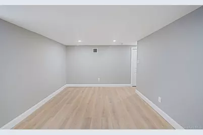 20 Marilynn Street, East Islip, NY 11730 - Photo 33