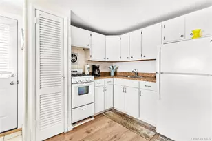 18 Brandywine Dr, Mastic, NY 11950 - Photo 15