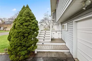 18 Brandywine Dr, Mastic, NY 11950 - Photo 3