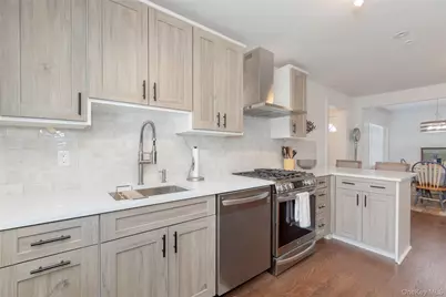 211 Bowne Street, Bronx, NY 10464 - Photo 5