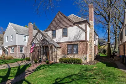 16 Revere Drive E, Floral Park, NY 11001 - Photo 23