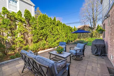 16 Revere Drive E, Floral Park, NY 11001 - Photo 19