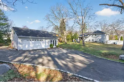 304 Maplewood Road, Huntington Station, NY 11746 - Photo 27