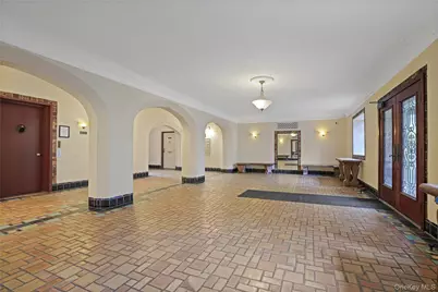 1080 Warburton Avenue #3E, Yonkers, NY 10701 - Photo 5