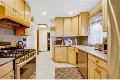 121-29 8th Avenue, College Point, NY 11356 - Photo 7