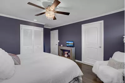 545 Mohawk E, West Hempstead, NY 11552 - Photo 19