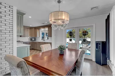 545 Mohawk E, West Hempstead, NY 11552 - Photo 9