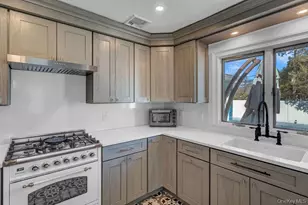 545 Mohawk E, West Hempstead, NY 11552 - Photo 13