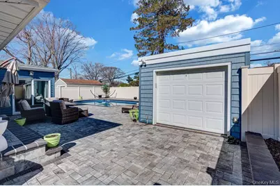 545 Mohawk E, West Hempstead, NY 11552 - Photo 29