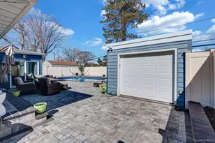 545 Mohawk E, West Hempstead, NY 11552 - Photo 29