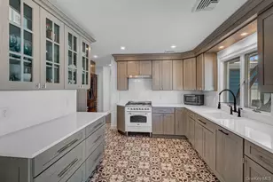 545 Mohawk E, West Hempstead, NY 11552 - Photo 11