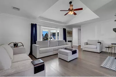 545 Mohawk E, West Hempstead, NY 11552 - Photo 7