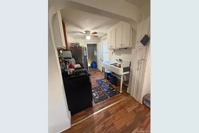 686 E 239th Street, Bronx, NY 10470 - Photo 15