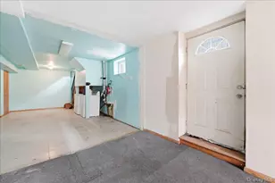 1050 Rensselaer Ave, New York, NY 10309 - Photo 13