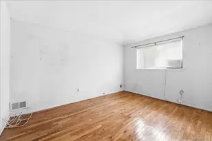 1050 Rensselaer Ave, New York, NY 10309 - Photo 19