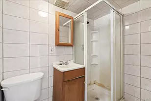 1050 Rensselaer Ave, New York, NY 10309 - Photo 11
