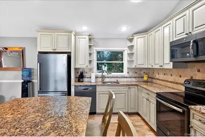 2 Pike Street, Patchogue, NY 11772 - Photo 9