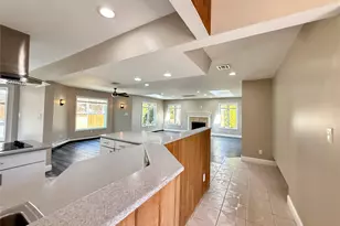 102 Sycamore Cir, Stony Brook, NY 11790 - Photo 3