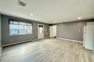 102 Sycamore Cir, Stony Brook, NY 11790 - Photo 17