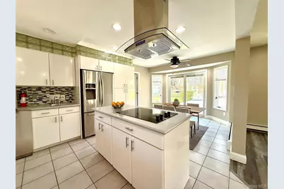 102 Sycamore Circle, Stony Brook, NY 11790 - Photo 5