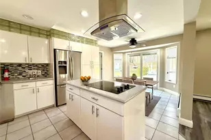 102 Sycamore Cir, Stony Brook, NY 11790 - Photo 5