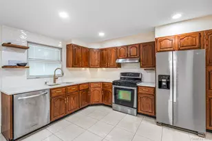 65 39th St, Islip, NY 11751 - Photo 7