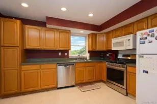 42 Rutledge Ave, Highland Mills, NY 10930 - Photo 7