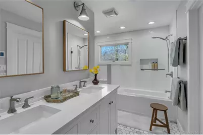 39 Hennessey Drive, Huntington, NY 11743 - Photo 15