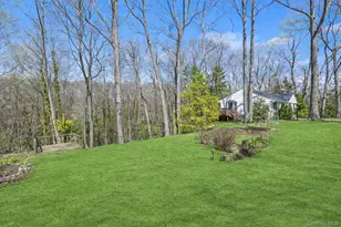 39 Hennessey Dr, Huntington, NY 11743 - Photo 25