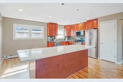 280 S Bayview Avenue, Amityville, NY 11701 - Photo 15